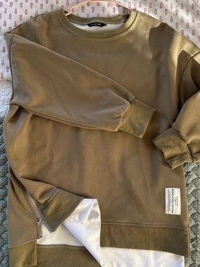 Chic Me women’s Crewneck Sweatshirt tunic . Size L